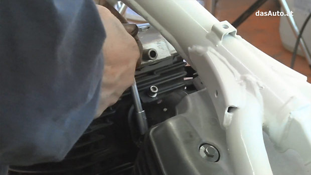 Motor wird eingebaut