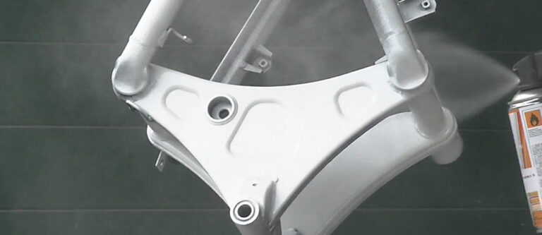 Rahmen mit Lackspray lackieren