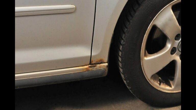 Rost am Kotflügel und Einstieg vorne